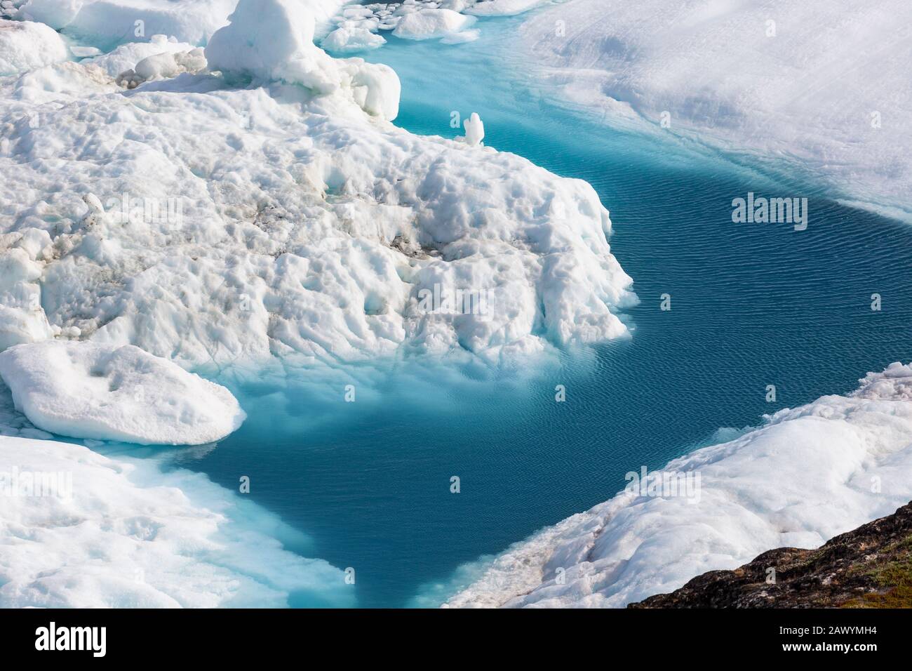 Blick auf den sonnigen Schmelzgletscher Atlantischer Ozean Grönland Stockfoto