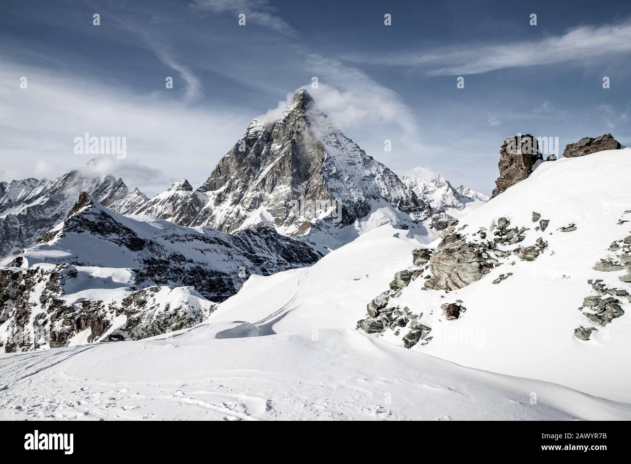 Blick auf Matterhorn-Gipfel gegen blauen Himmel Schweizer Alpen Stockfoto