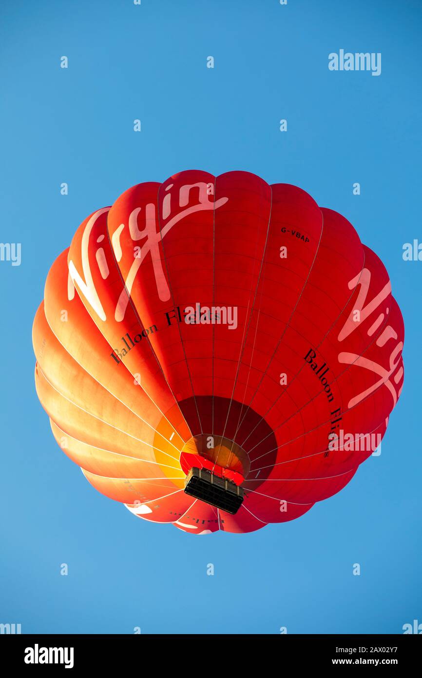 Heißluftballon "Virgin", direkt von unten betrachtet. Stockfoto
