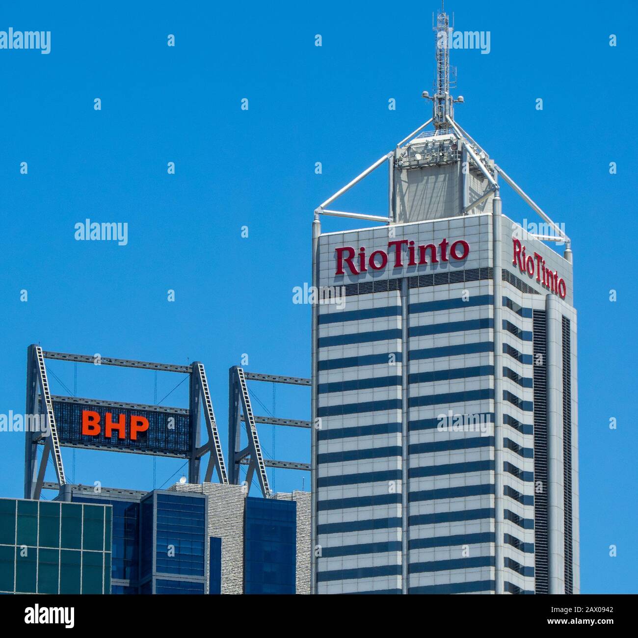 Towers und Wolkenkratzer Hauptsitz der Bergbauunternehmen BHP und Rio Tinto in Perth WA Australien. Stockfoto