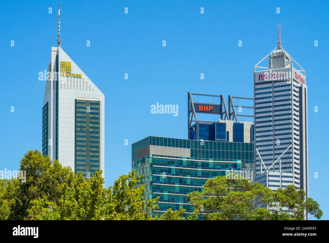 Towers und Wolkenkratzer Hauptsitz der Bergbauunternehmen South 32 BHP und Rio Tinto in Perth WA Australien. Stockfoto