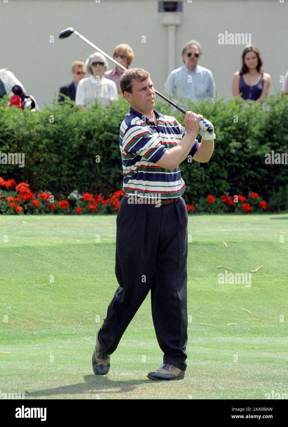 HRH Herzog von York T-Stücke weg während einer Golffreunde im Wentworth Golf Club, Surrey, England August 1996 Stockfoto