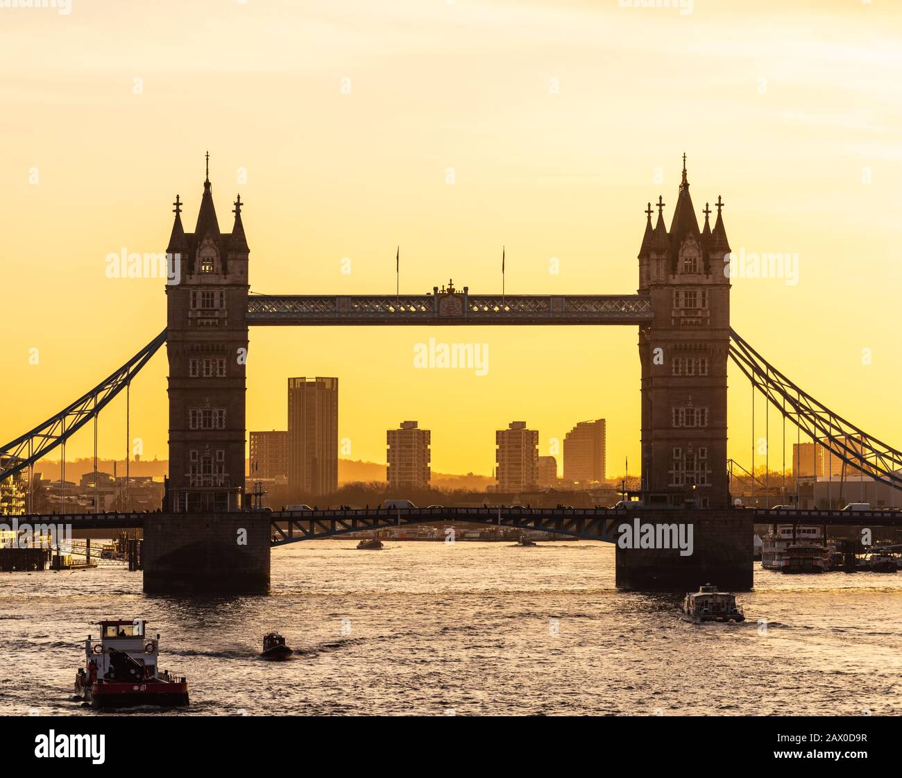 Die Tower Bridge in London bei Sonnenaufgang Stockfoto