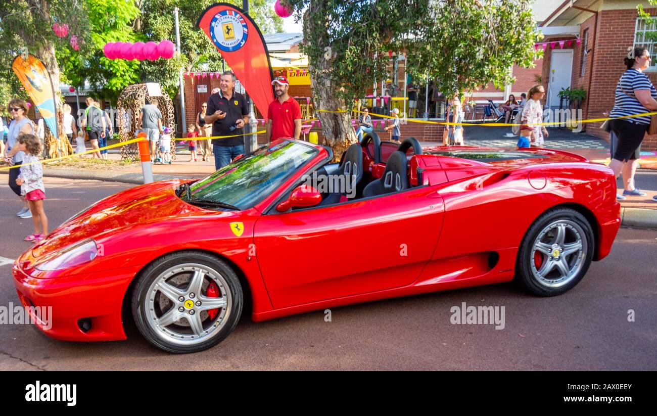 Red Ferrari 360 Spider auf dem Little Italy Street Festival Extravaganza Perth Fringe World 2020 Bassendean WA Australia zu sehen Stockfoto