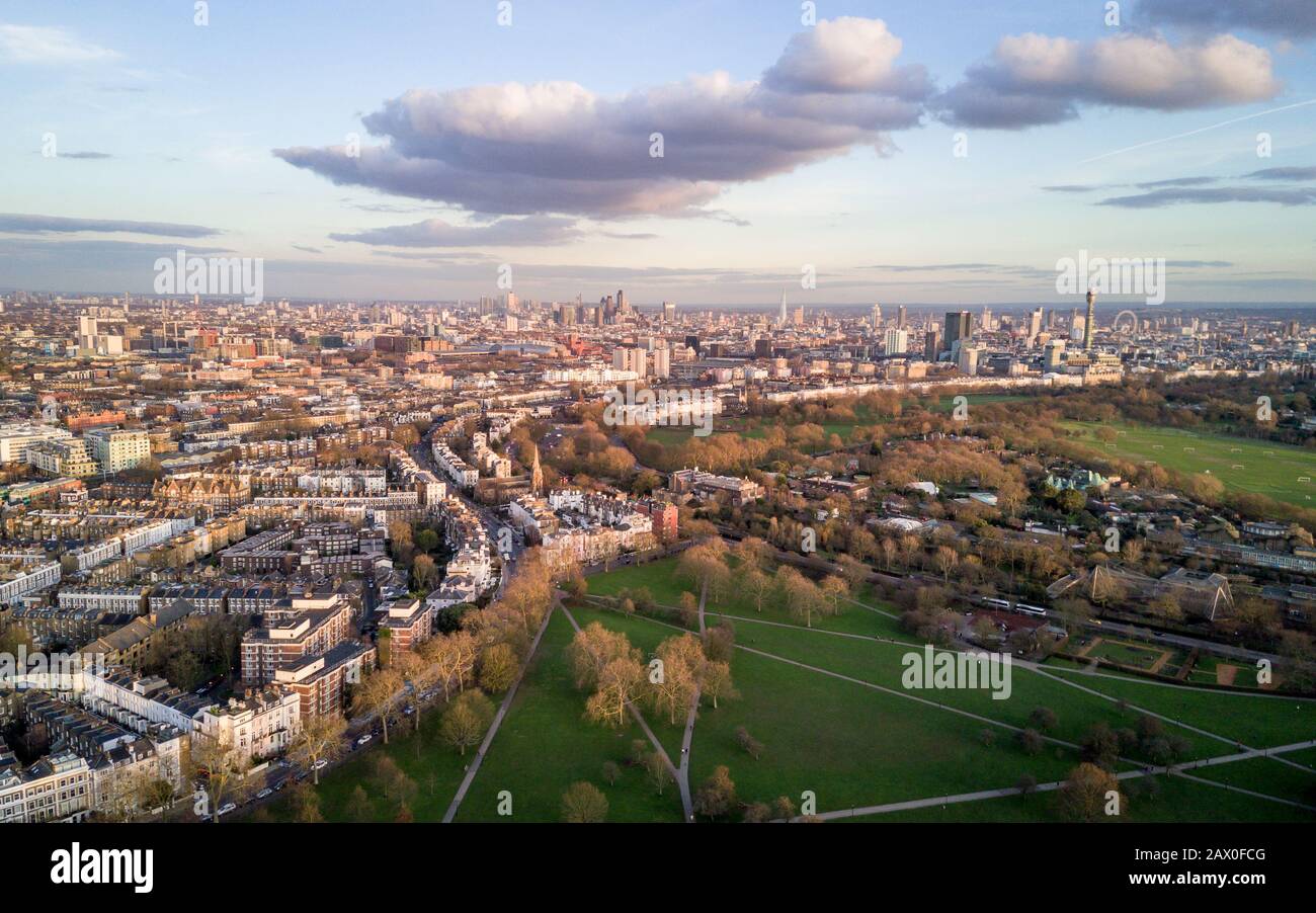 Skyline von London. Luftdruckfoto vom Primrose Hill in Nord-London mit Blick nach Süden und vielen wichtigen Sehenswürdigkeiten. Stockfoto