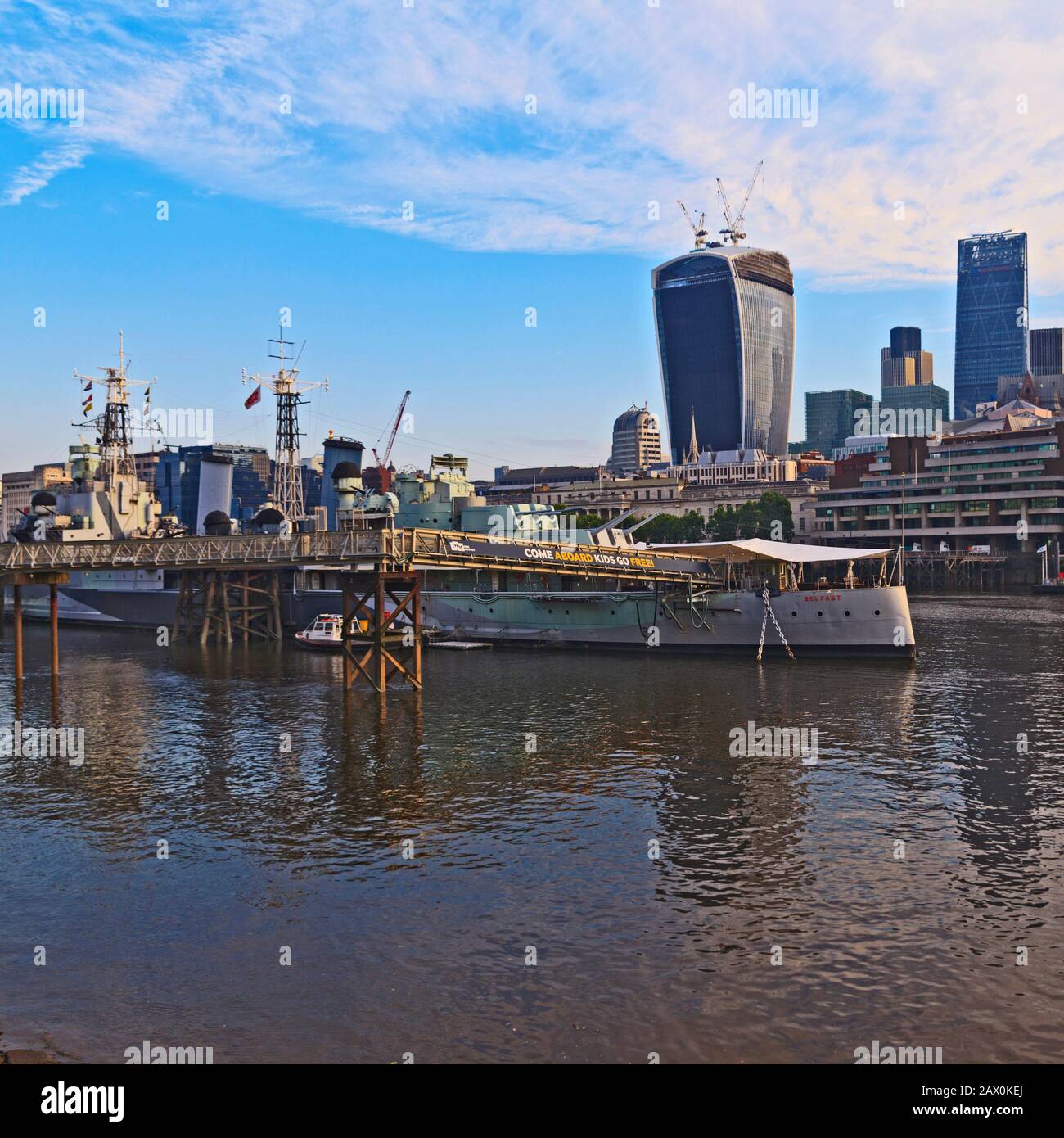 HMS Belfast festgemacht an der Themse, London Stockfoto