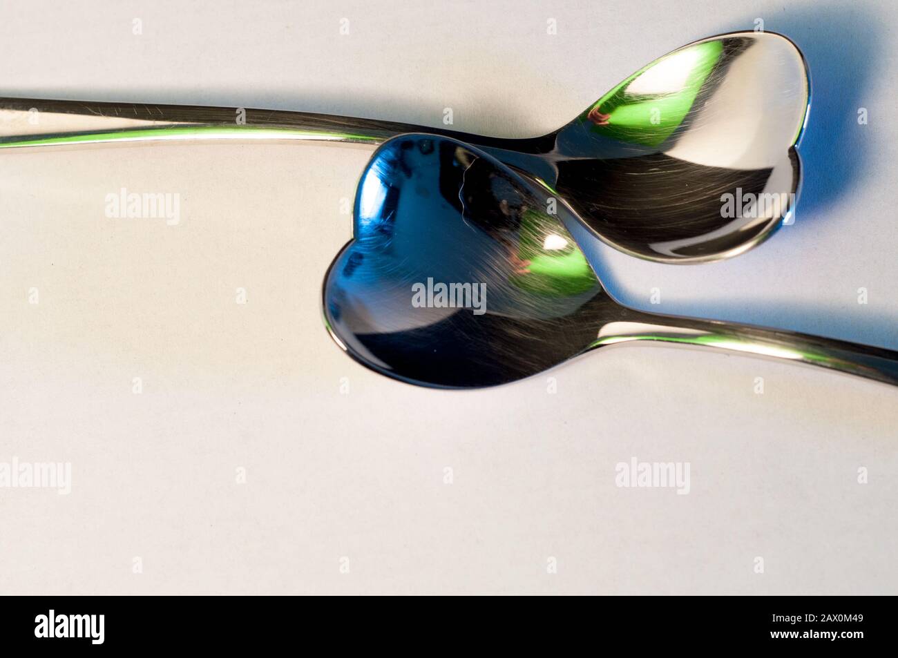 Wintzge alte herzförmige Löffel zum valentinstag Stockfoto