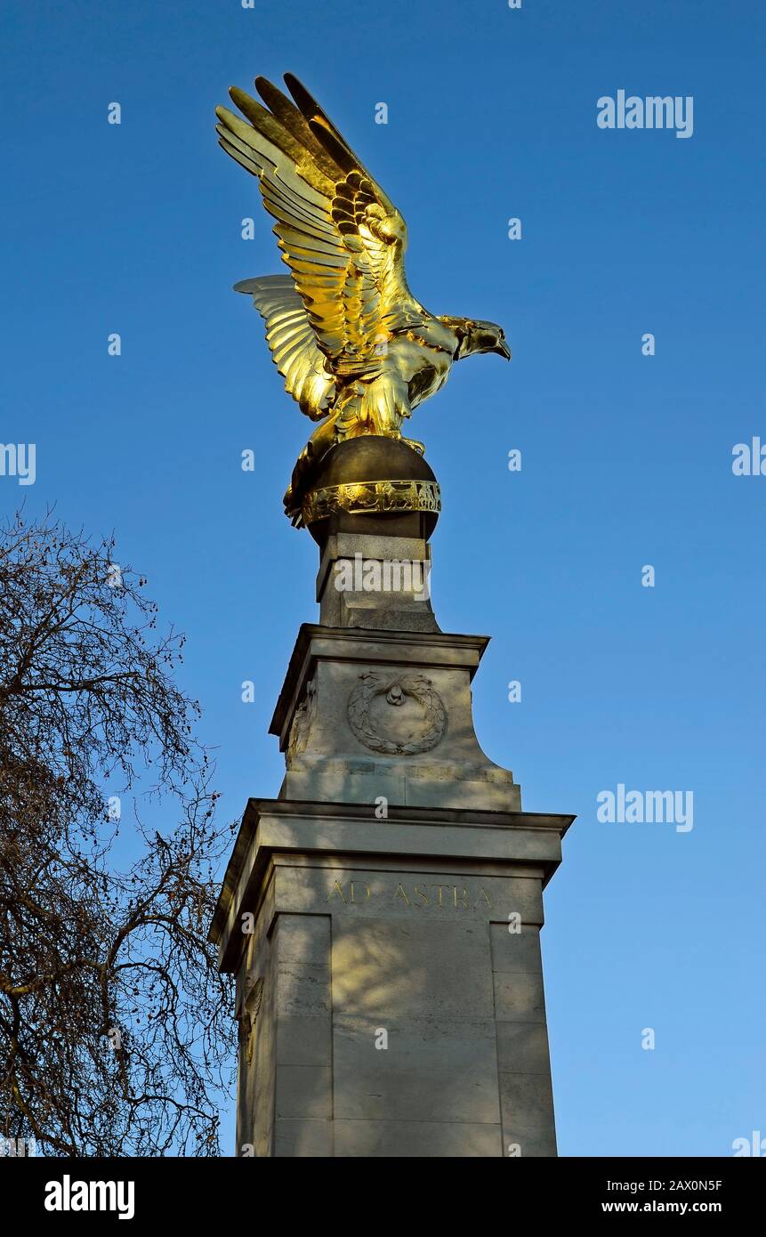 Großbritannien, London, Kriegsdenkmal mit Adler-Skulptur Stockfoto