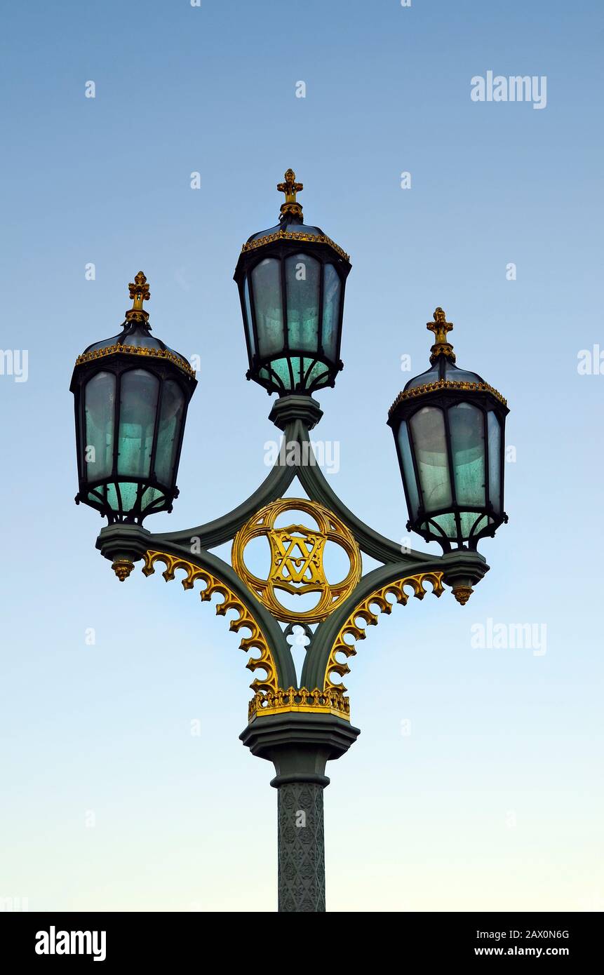 Großbritannien, London, Laterne auf Westminster Bridge Stockfoto