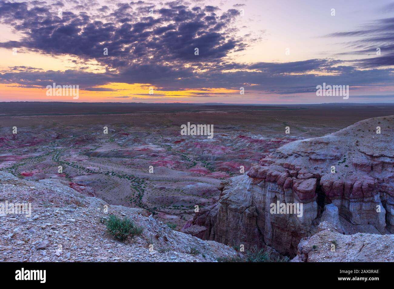 Tsagaan suvarga White Stupa bei Sonnenaufgang Stockfoto