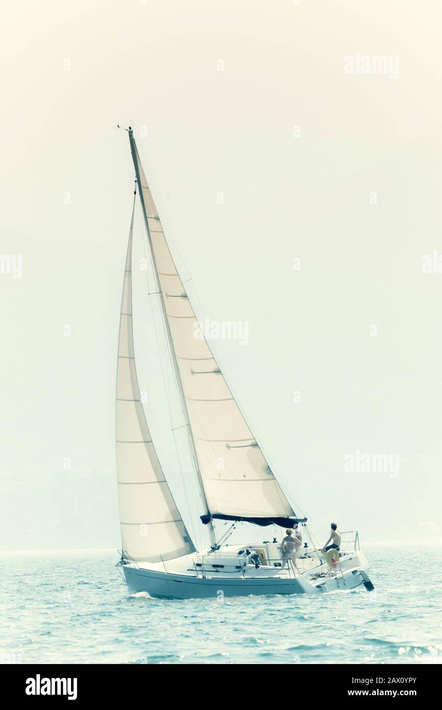 Solo-Regatta mit segelboot - Vintage Stockfoto