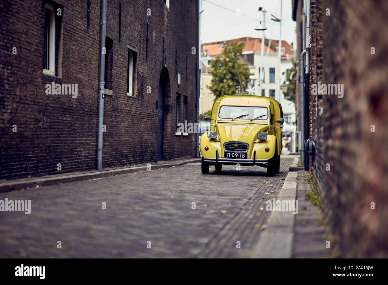 Citroen 2CV Lieferwagen, Dordrecht, Niederlande. Stockfoto