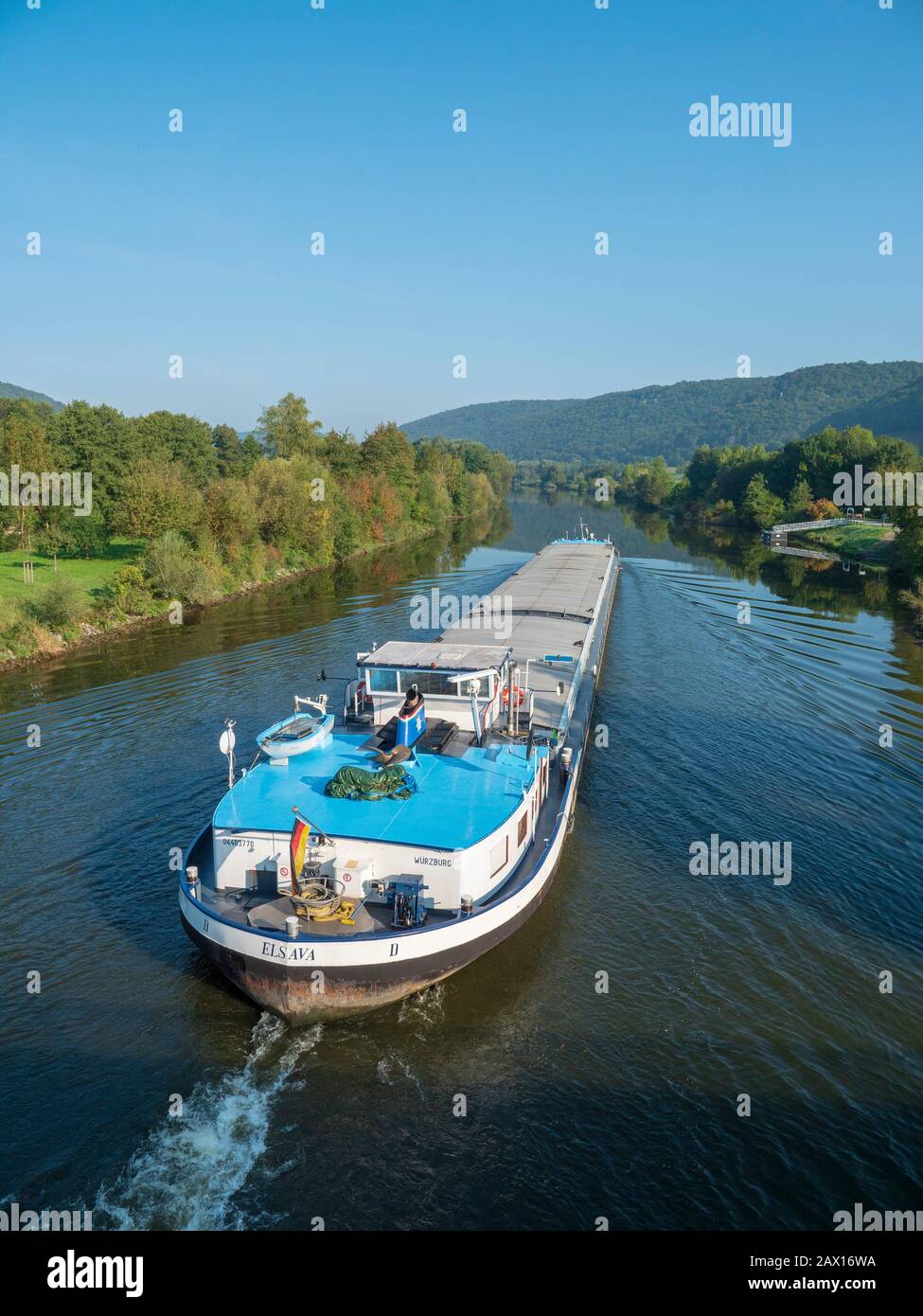 Frachtschiff auf dem Main-Donau-Kanal, Altmühltal, Bayern, Deutschland Frachtschiff auf Main Donau-Kanal, Altmühltal, Altmühltal, Bayern, Deutsch Stockfoto