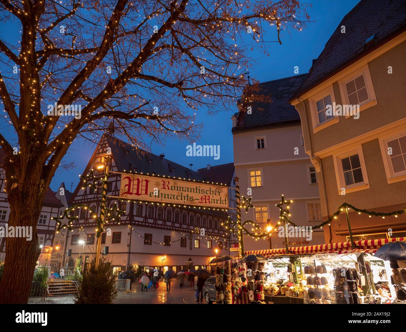 Altstadt, Weinachtsmarkt, Dämmerung, Nördlingen, Franken, Bayern, Deutschland Altstadt, weihnachtsmarkt, Abenddämmerung, Noerdlingen, Franken, Bayern, Ge Stockfoto