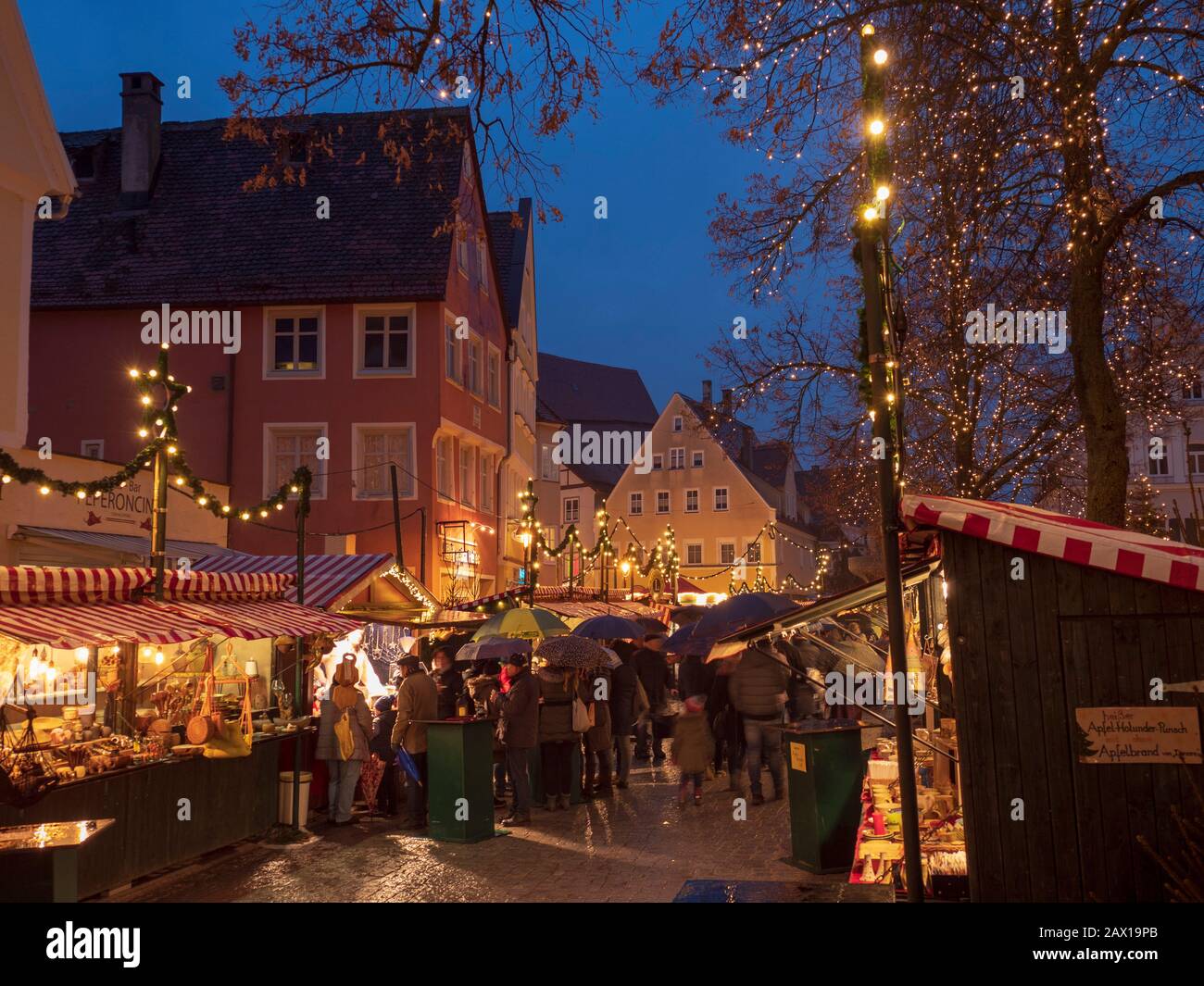 Altstadt, Weinachtsmarkt, Dämmerung, Nördlingen, Franken, Bayern, Deutschland Altstadt, weihnachtsmarkt, Abenddämmerung, Noerdlingen, Franken, Bayern, Ge Stockfoto