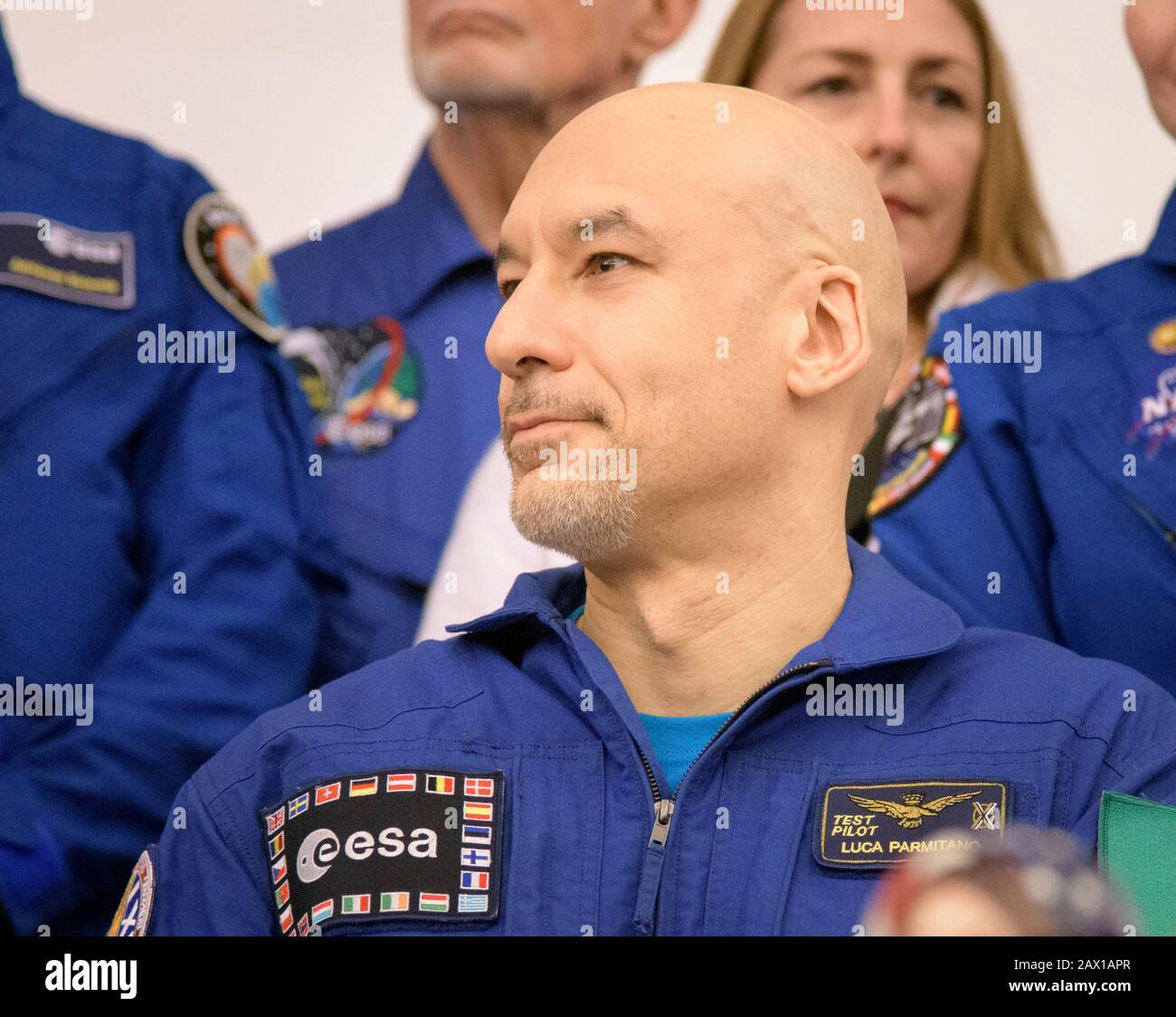 ESA-Astronaut Luca Parmitano nach seiner Ankunft auf dem Karaganda-Flughafen nach einer erfolgreichen Landung an Bord des Raumschiffs Sojus MS-13, das mit anderen Besatzungsmitgliedern, dem Kosmonauten Roskosmos Alexander Skvortsov, und der NASA-Astronautin Christina Koch vom 6. Februar 2020 in Zhezkazgan, Kasachstan, angefahren wurde. Koch kehrte zur Erde zurück, nachdem er 328 Tage im All, dem längsten Raumflug einer Frau in der Geschichte, als Mitglied der Expeditions 59-60-61 auf der Internationalen Raumstation einloggt hatte. Stockfoto