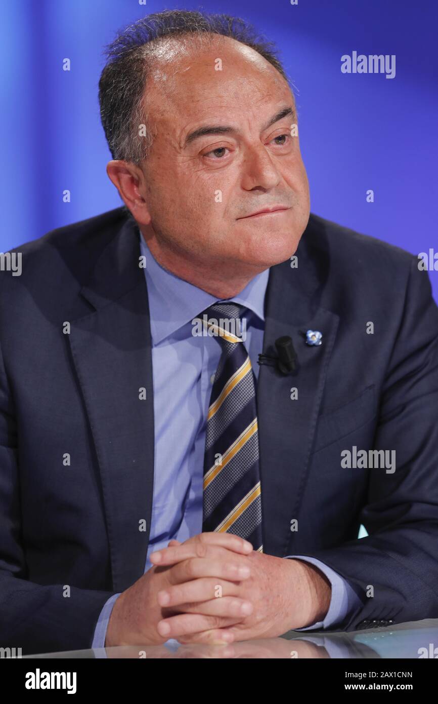 Die Italienische Staatsanw ltin Nicola Gratteri W hrend Der Tv Talkshow 