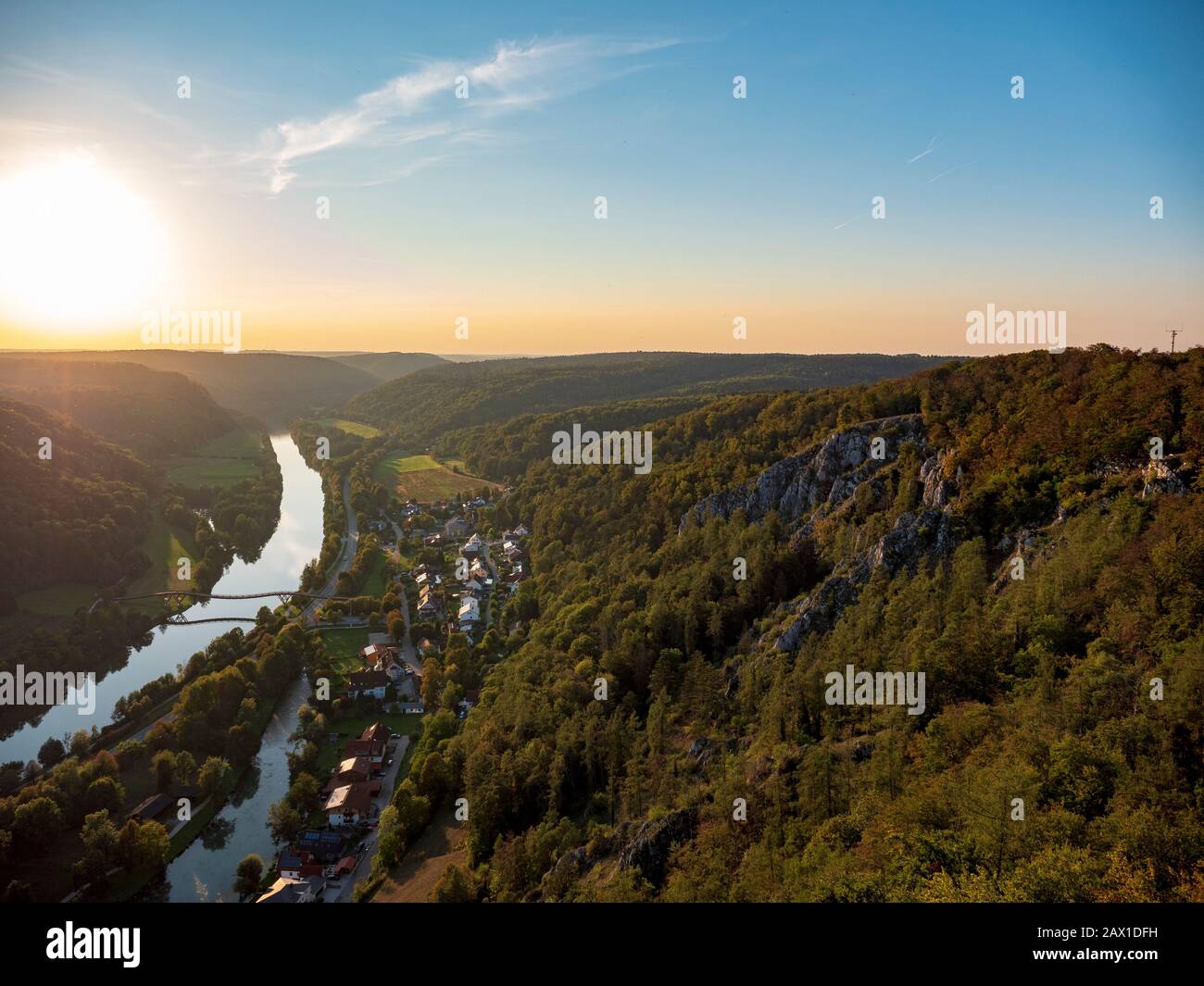 Blick von der Burgruine Randeck bei Essing auf Altmühltal, Bayern, Deutschland, von der Burgruine Randeck bei Essing auf dem Altmühltal, Bayern, Stockfoto