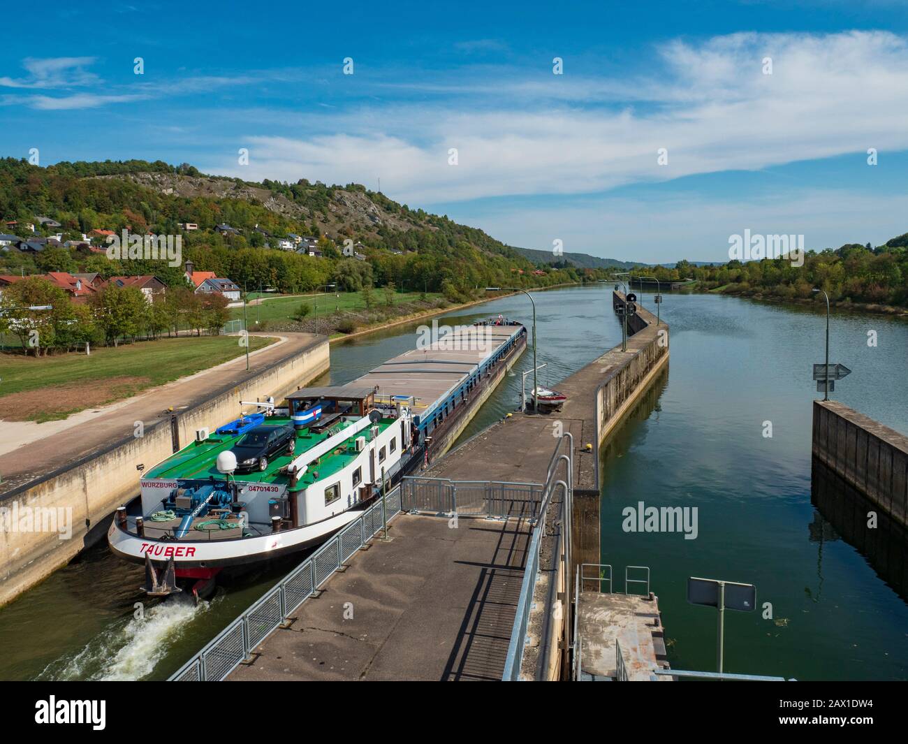 Main-Donau-Kanalschleuse bei Kelheim, Altmühltal, Bayern, Deutschland Main-Donau-Kanalschloss bei Kelheim, Altmühltal, Bayern, Deutschland Stockfoto