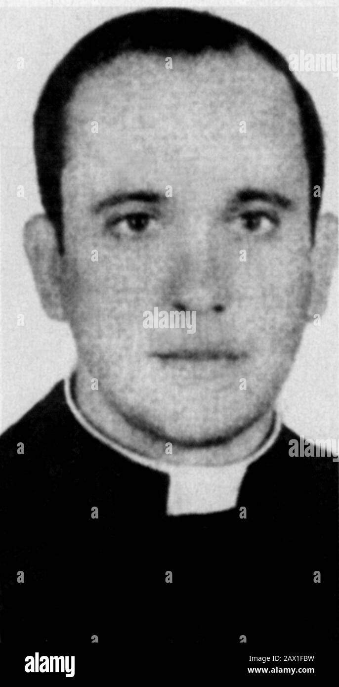 1969 , ARGENTINIEN : Der argentinische Papst FRANCESCO ( geboren als Jorge Mario Bergoglio , Buenos Aires , 17 dicembre 1936 ), 1969 in seinem ersten Foto wie Pfarrer - Papst Franziskus - PAPA - VATICANO - VATIKANSTADT - RELIGIONE - RELIGION - Franciscus - Francisco - Porträt - Ritratto - RELIGIONE CATTOLICA - KATHOLISCHE RELIGION - präte - Religioso - Sakerdote - PONTEFICE --- ARCHIVIO GBB Stockfoto