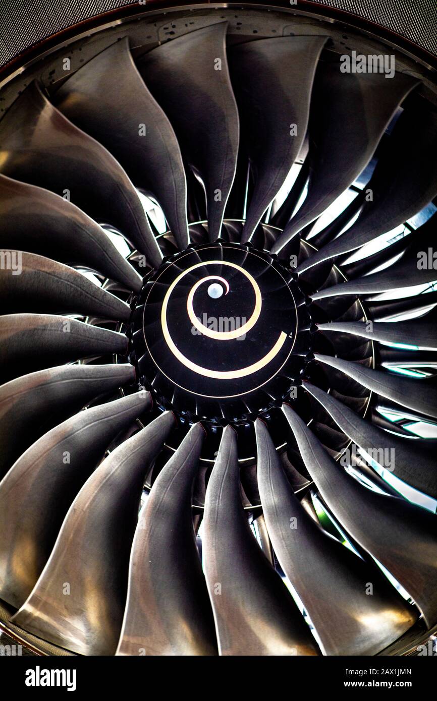 Turbinenstrahlmotor auf einem Flugzeug von vorne Stockfoto