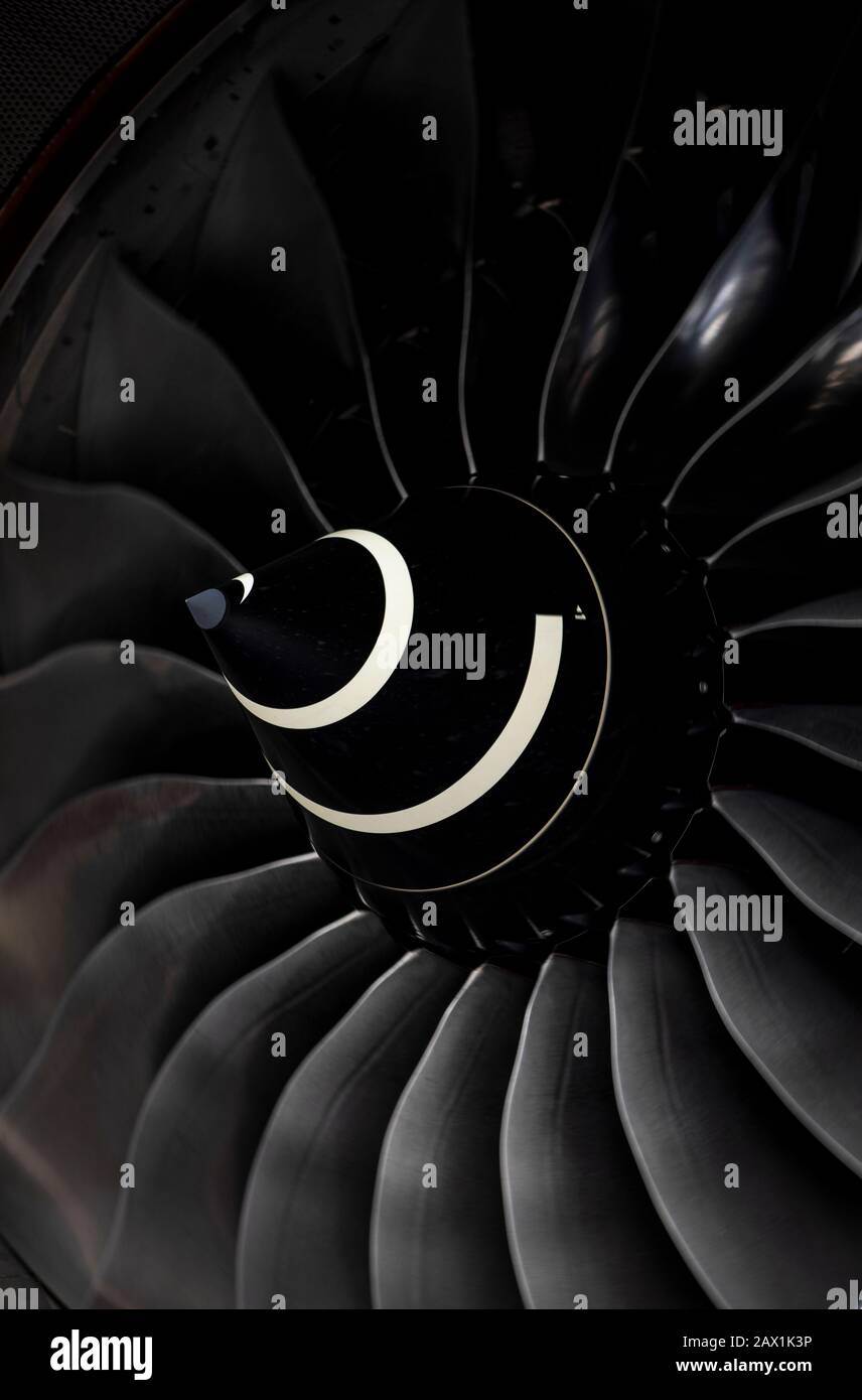 Turbinenstrahlmotor auf einem Flugzeug von vorne Stockfoto
