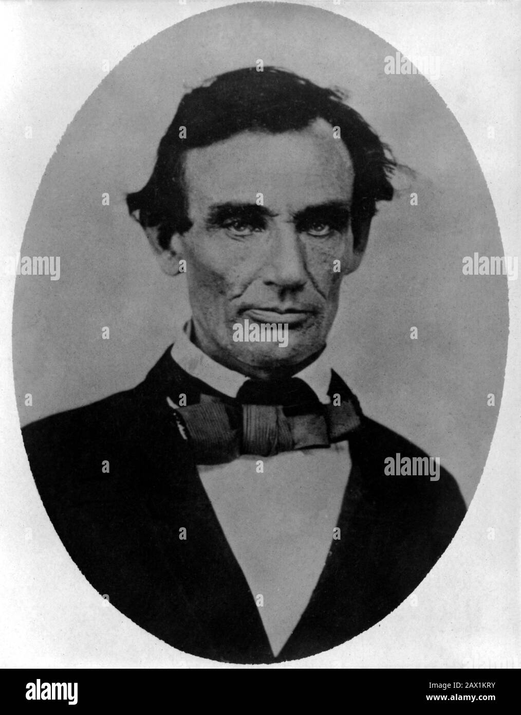 1858 , 1. oktober, USA: Der Präsident der USA, ABRAHAM LINCOLN (Big South Fork, KY, 1809 - Washington 1865). Foto von Calvin JACKSON (* 1858 in Pittsfield, Illinois; † 1882), zwei Wochen vor der letzten Debatte von Lincoln über Lincoln im nicht erfolgreichen Angebot für den Senat am 1. Oktober, 1858 - Presidente della Repubblica - Stati Uniti - USA - Ritratto - Porträt - Cravatta - Krawatte - papillon - Kragen - Colletto - Abramo --- Archivio GBB Stockfoto