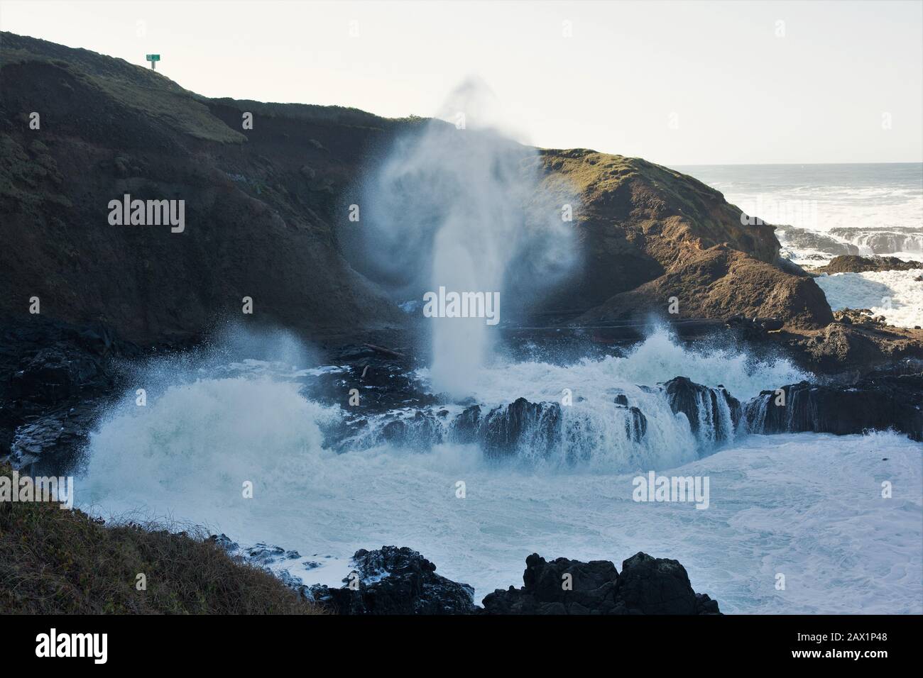 Flut an der Pazifikküste in der Nähe von Yachats, Oregon, USA. Stockfoto