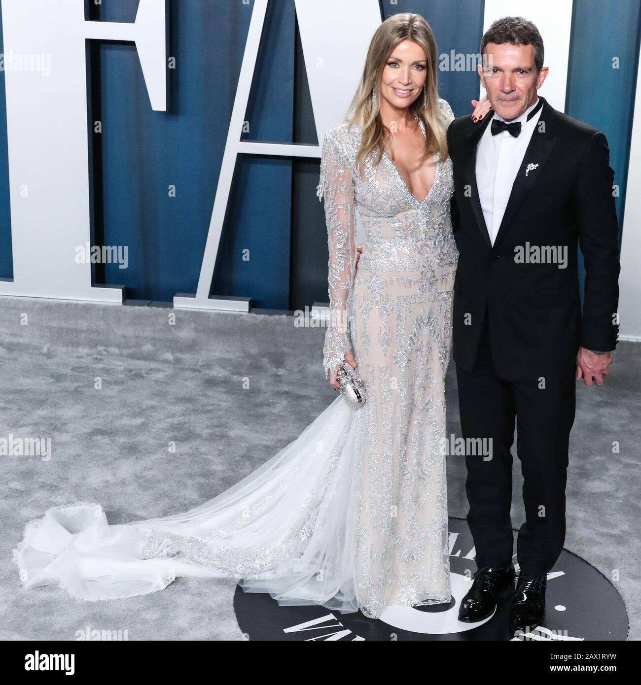 Beverly HILLS, LOS ANGELES, KALIFORNIEN, USA - 9. FEBRUAR: Nicole Kimpel und Antonio Banderas kommen zur Vanity Fair Oscar Party 2020, die am 9. Februar 2020 im Wallis Annenberg Center for the Performing Arts in Beverly Hills, Los Angeles, Kalifornien, Vereinigte Staaten abgehalten wird. (Foto von Xavier Collin/Image Press Agency) Stockfoto