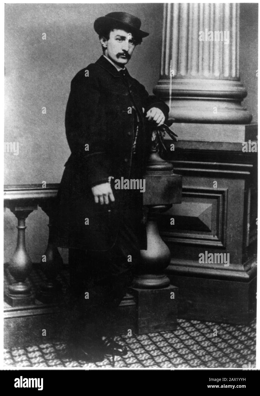 1865 : Der Schauspieler John Wilkes Booth (* um 1835-1865 in Washington, USA; Präsident ABRAHAM LINCOLN ( Big South Fork, KY, 1809) - Presidente della Repubblica - Stati Uniti - USA - Ritratto - Porträt - Cravatta - Krawatte - Kragen - Colletto - Abramo - Assassinio - Mörder - Assassinio - Omicidio - Baffi - Schnurrbart - Hut - cappello -- Archivio GBB Stockfoto