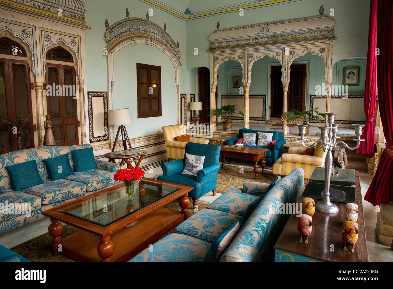 Indien, Rajasthan, Jaipur, Gangapole, Samode Haveli Hotel, im Stadthaus der königlichen Familie Samode, Wohnbereich neben dem ehemaligen Speisesaal Stockfoto