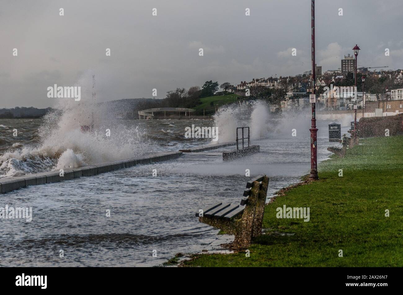 Southend, Essex, Großbritannien - 10. februar 2020: Sturm Ciara Bringt hohe Winde und raue Meere zu den Küstenlinien von Britains. Stockfoto