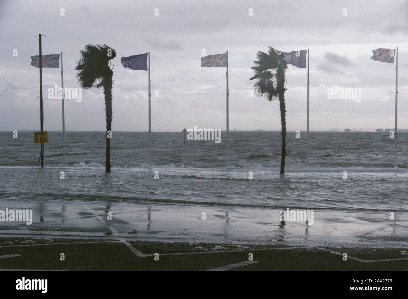 Southend, Essex, Großbritannien - 10. februar 2020: Sturm Ciara Bringt hohe Winde und raue Meere zu den Küstenlinien von Britains. Stockfoto