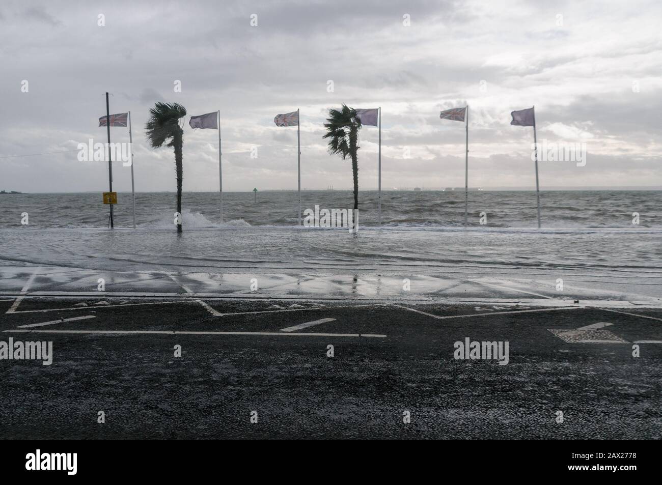 Southend, Essex, Großbritannien - 10. februar 2020: Sturm Ciara Bringt hohe Winde und raue Meere zu den Küstenlinien von Britains. Stockfoto