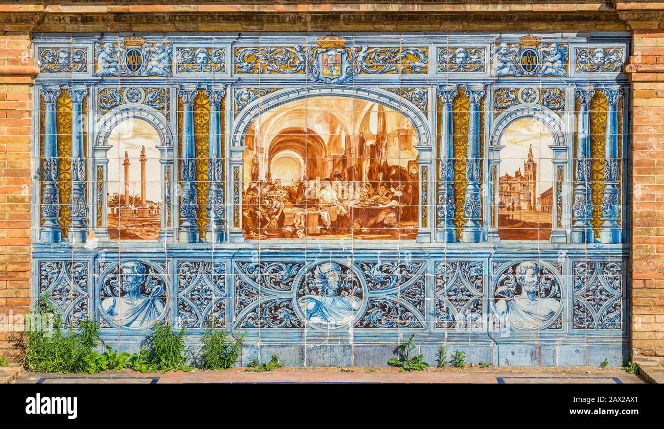 Fliesen und Dekorationen in der schönen Plaza de Espana in Sevilla. Andalusien, Spanien. Stockfoto