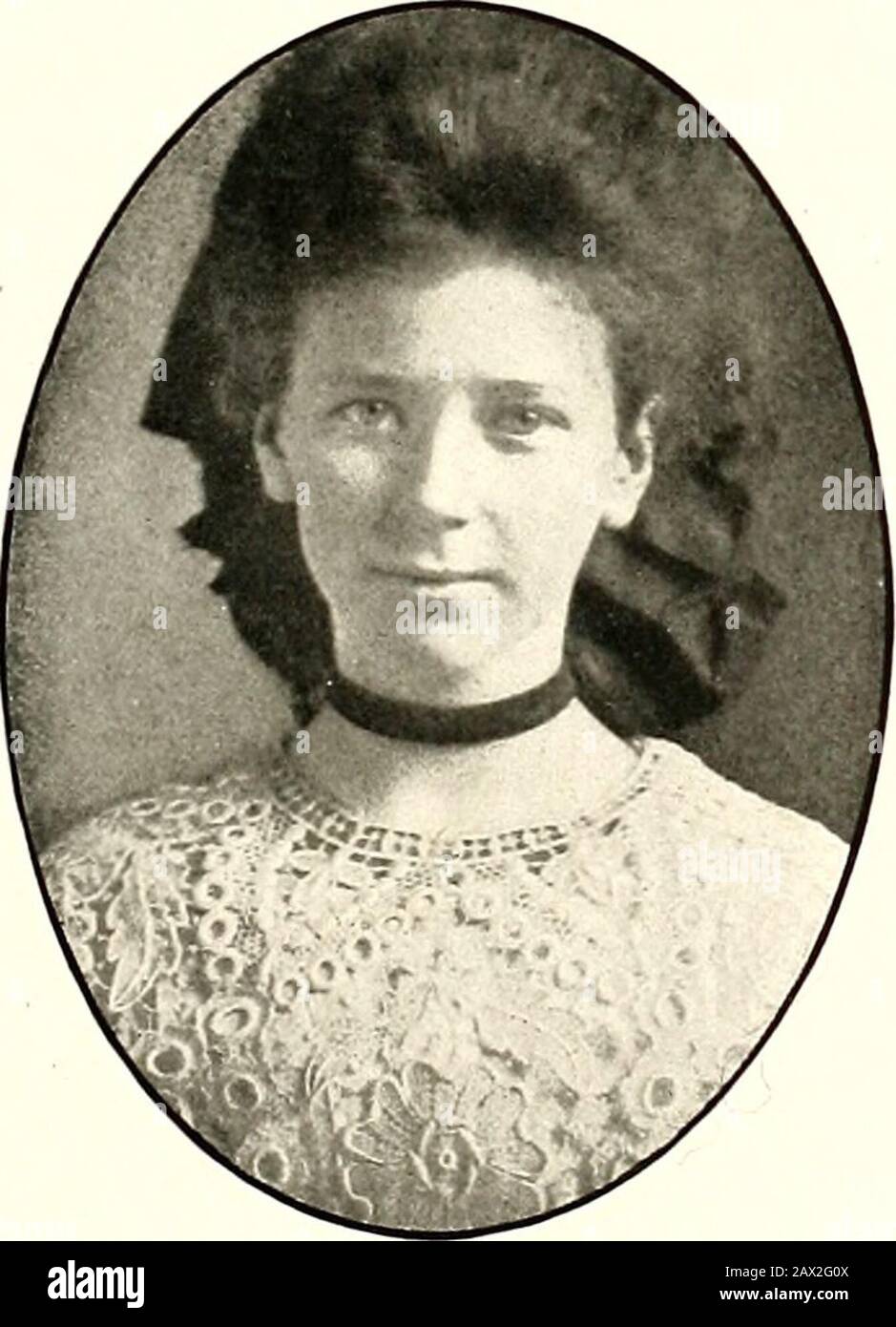 GEM-Jahrbuch. Am Storm Lake, Iowa, starb am 13. Dezember 1908 in Upland, Ind., in seinem ersten Collegejahr. Er war ein vielversprechender junger Mann, der sich auf das Ministerium vorbereitet hatte. Sein helles und fröhliches Gesicht war für seine Lehrer und Klassenkameraden eine Aninspiration. Er war mit dem Heiligen Geist verblidst. Das zeigte sich auch bei einer Krankheit mit Hissevere, als er in seinen deliriösen Momenten andere betete und ermahte, das Heil zu suchen. Obwohl er nur kurze Zeit unter uns war, werden seine Freundschaften nach der Punktzahl durchnummeriert. Wir haben ihn beobachtet, während der Atem des Lebens schnell abebbte, Und Engelsformen waren nahe, seinen Sou zu leiten Stockfoto