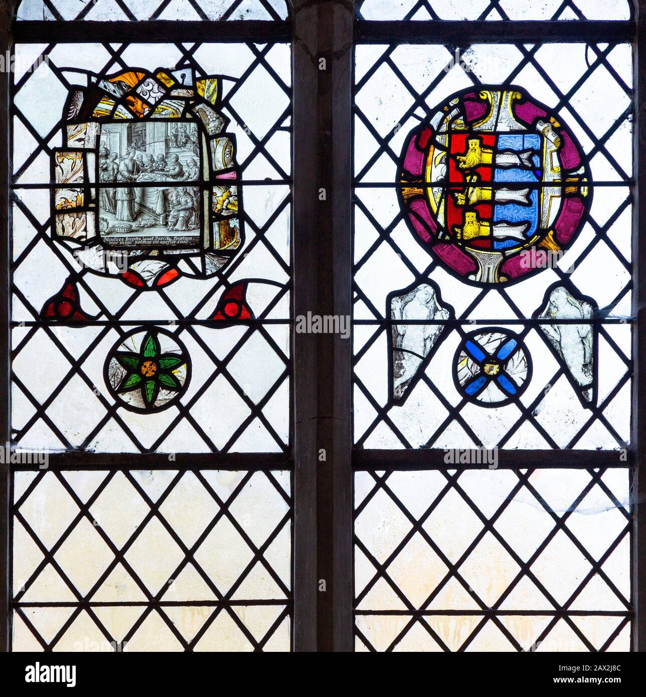 Glasfenster Eyke Kirche, Suffolk, England, Großbritannien - Saint Bridget, Great Yarmouth Wappen, Medieval Flowers Angels Stockfoto