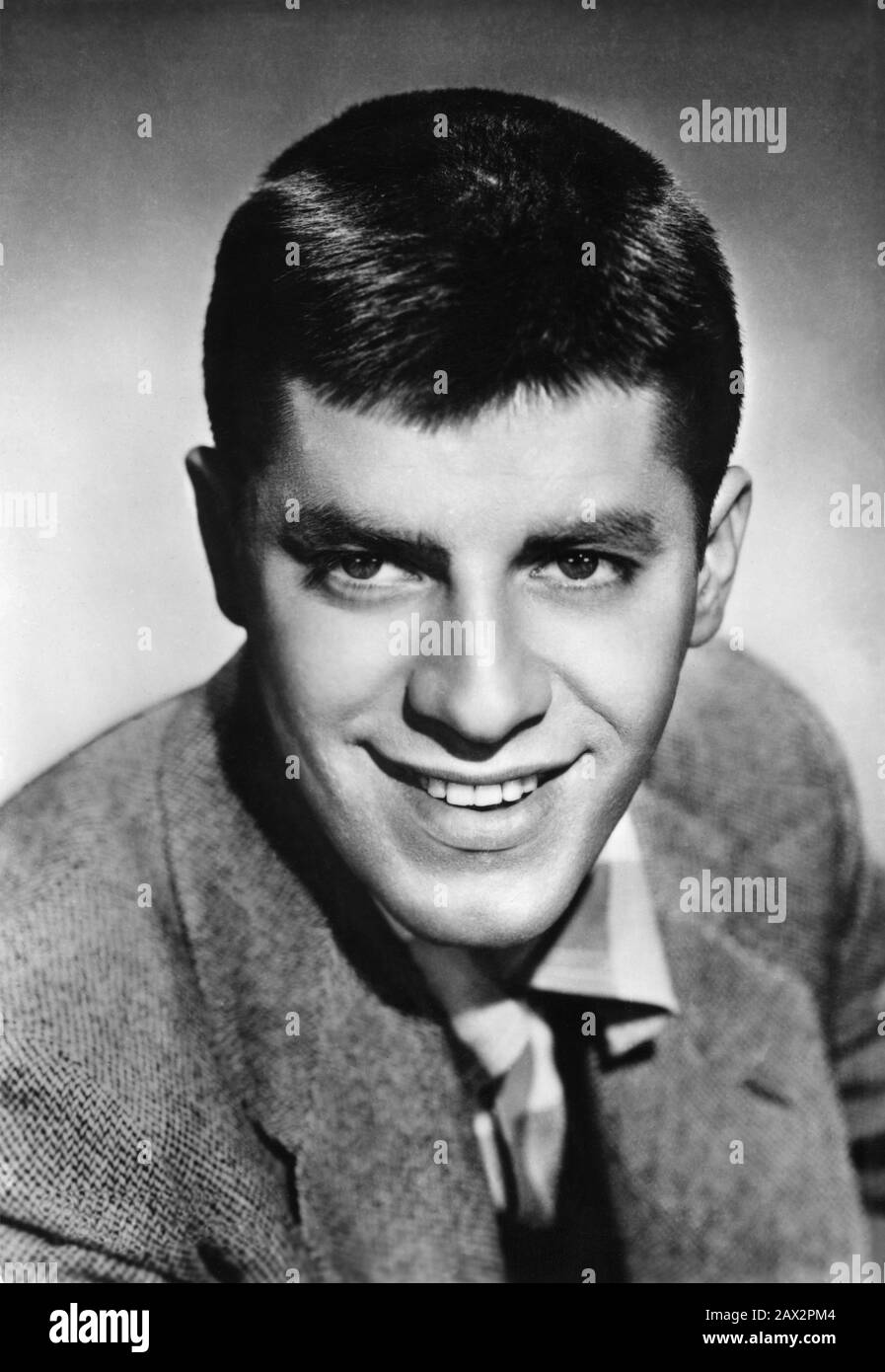 1953 Ca, USA: Der Filmschauspieler JERRY LEWIS ( geboren als Joseph Levitch, 16. märz 1926 in Newark, New Jersey) , Pubblicitary still - CINEMA - ATTORE CINEMATOGRAFICO - Smile - sorriso - Coletto - - Archivio GBB Stockfoto