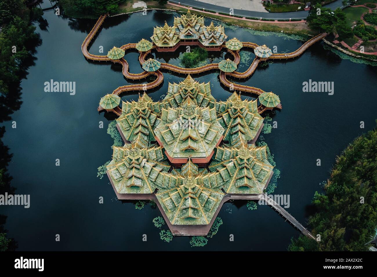 Luftaufnahme des Pavillons Der Erleuchteten im Antiken Siam (früher bekannt als Antike Stadt) in der Nähe von Bangkok, Thailand. Stockfoto
