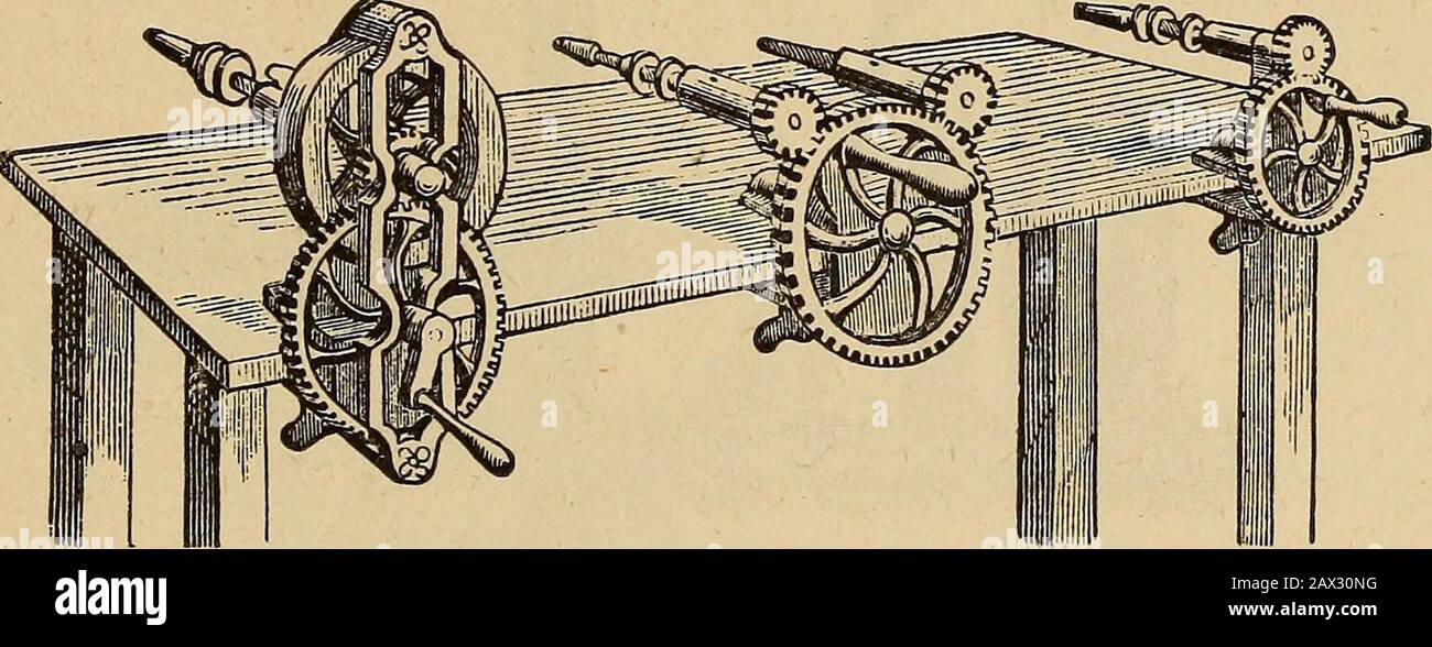 Katalog von zahnmedizinischen Materialien, Möbeln, Instrumenten usw. zum Verkauf . Dieser Lathe kann fünf Steine, einen Pinsel und einen Bohrer zur sametime laufen lassen. Umrissgröße 10 x 16 Zoll; Gewicht, 8 Pfund; Rahmen aus Gusseisen, mit Stahlspindel und Achsen. Sie lässt sich leicht an den Tisch oder die Werkbank anpassen. TheCollars, die die Schleifsteine behalten, bestehen aus Holz, und ihre Längen sind proportional zu den Anforderungen der Hand. Preis, Korundräder inbegriffen. . . . 10,50 US-Dollar gleich ohne Balance Wheel 10,00 TISCHDREHAUTOMATEN. Nr. 1. Nr. 2. Nr. 3.. Nr. 1. Für Hand oder Fuß 2. Mit zwei Spindltes 3. Stockfoto