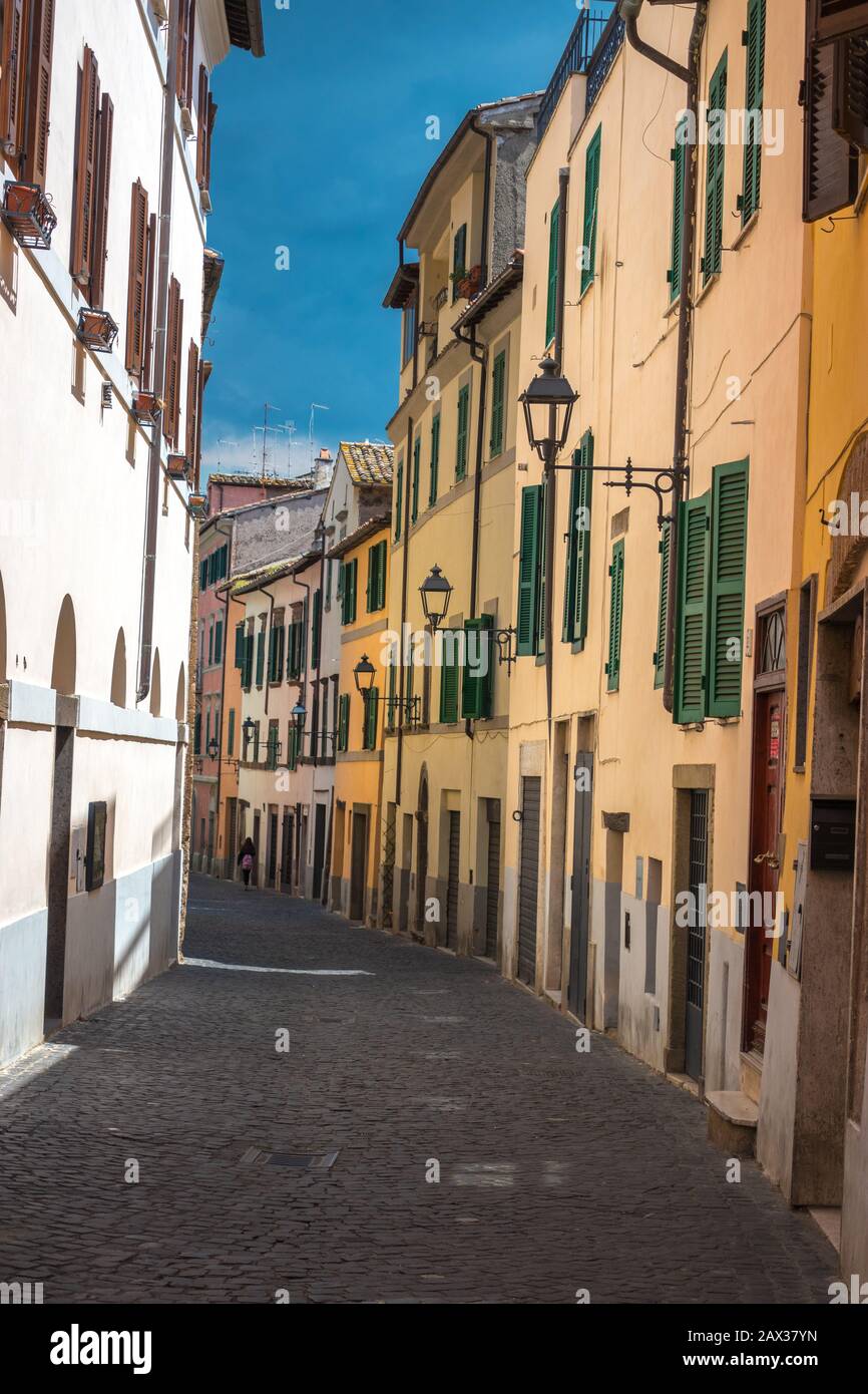 Sutri eine alte Stadt viele alte enge Straßen und alte hohe Gebäude und beherbergt Italien Stockfoto