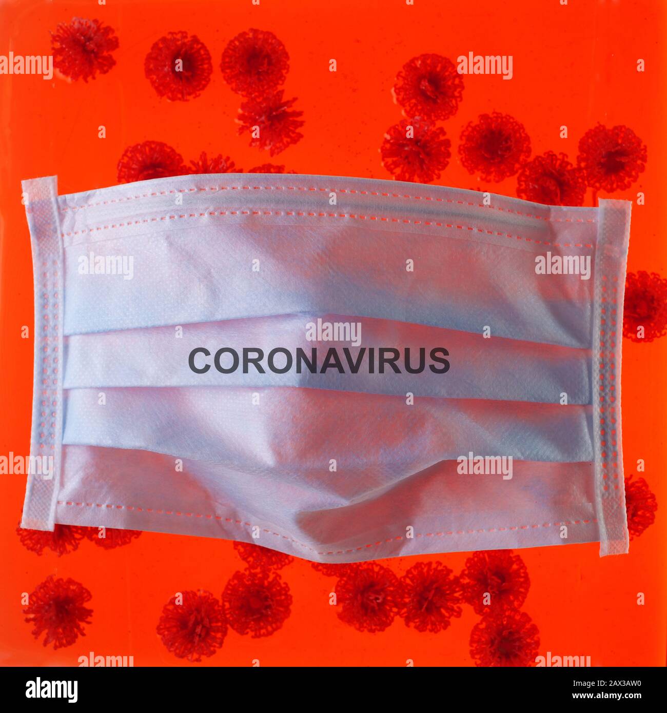 Roman Coronavirus - 2019-nCoV. Wuhan-Virus-Konzept. Schutzmaske für chirurgische Eingriffe mit CORONAVIRUS. Stockfoto