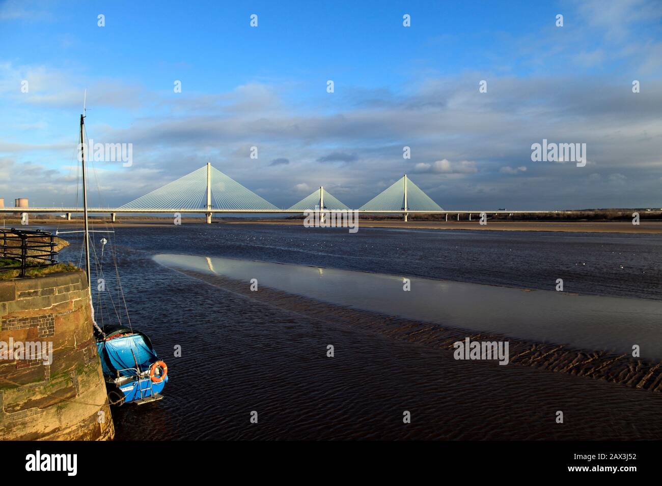 Die neue Mersey Gateway Bridge, die Widnes und Runcorn über den Fluss Mersey Estuary, Widnes, Cheshire, Großbritannien verbindet Stockfoto