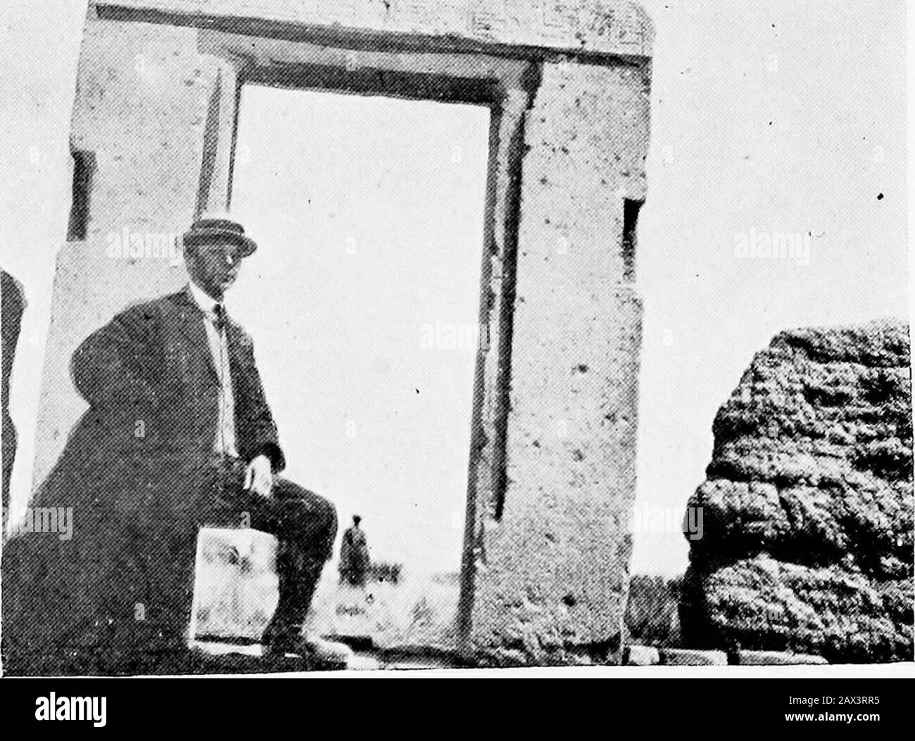 Unter dem Kreuz des Südens in Südamerika . MUX(.)LITH1C TÜR DES ALTEN FRIEDHOFS, TIAHUANACO. MONOLITHISCHES GATEWAY, TIAHUANACO Stockfoto