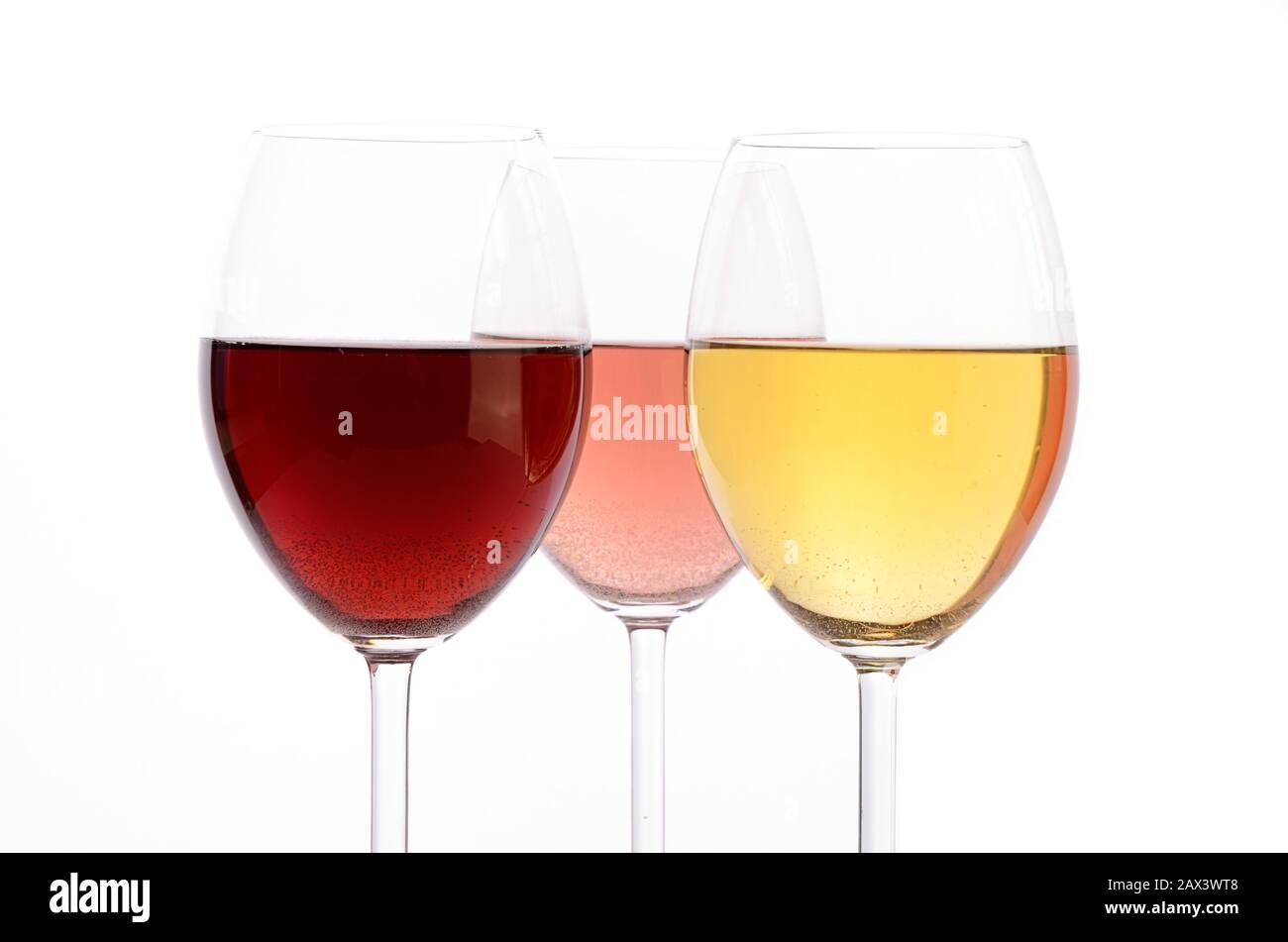 Drei Gläser Wein auf weißem Grund Stockfoto