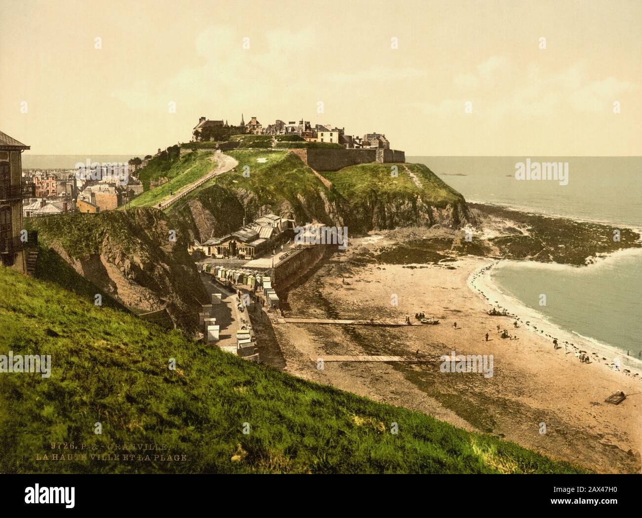 1905 Ca, GRANVILLE, FRANKREICH: Blick auf Oberstadt und Strand, GRANVILLE. Photocrom von Detroit Publishing Co., USA . Granville ist eine Gemeinde im Departement Manche im Nordwesten Frankreichs - FOTO STORICHE - GESCHICHTSFOTOS - GEOGRAFIA - GEOGRAPHIE - ARCHITEKTUR - ARCHITETTURA - Haus - Casa - Startseite - VECCHIA PA - ALTES EUROPA - FRANCIA - passeggiata - lungomare - BELLE EPOQUE - OTTOCENTO - XIX Jahrhundert - 800 - 800 - Stute - Meer - Spiaggie - Strand - Stretto della Manica - PANORAMA --- Archivio GBB Stockfoto