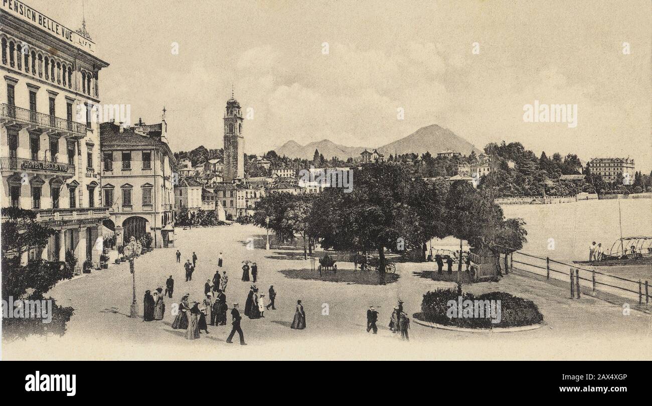 1900 c. , ITALIEN : Die italienische Stadt PALLANZA (Verbania), Lago Maggiore, vor Pensione Bellevue - FOTO STORICHE - HISTORIENFOTO - storica - Piazza Place - Hotel albergo - Paesaggio - Landschaft - Turisti - turismo - Tourist - Tourismus - ITALIEN --- Archivio GBB Stockfoto