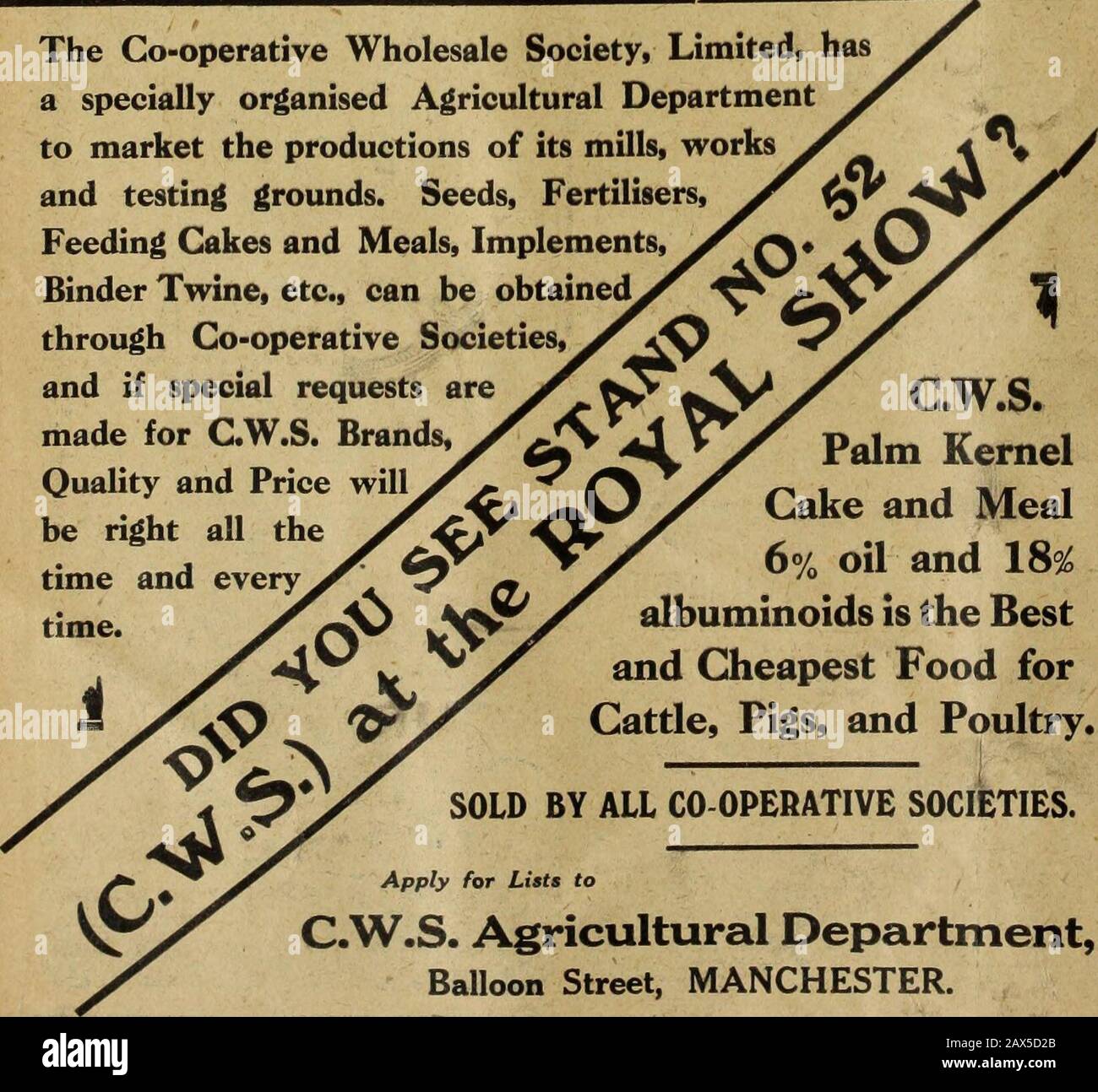 Bauer und Züchter . Die Gesellschaft Für Kooperativen Großhandel, Limited, hasa hat speziell die landwirtschaftlichen Abteilungen organisiert, um die Produktion ihrer Mühlen, Arbeitssandprüfplätze, zu vermarkten. Saatgut, Dünger, iy^ y Fütterung Von Kuchen und Mahlzeiten, Anbaugeräte,^^^^ * Binder Wein, usw., kann obtaine sein(^^^ is^Vthrough Co-operative Societies, ^ und wenn besondere Anfragen ^i^ ^ CW.S. für C.W.S. gestellt werden Marken, .^^/^. Qualität und Preis werden^ y.be immer und jedes ^ Mal richtig sein. Palm KernelCake und Meal6% Öl und 18^^Albuminoide sind die besten und Billigsten Lebensmittel für Tiere, Schweine und Geflügel. VON ALLEN CO-OPERATIVEN EINHEITEN VERKAUFT Stockfoto