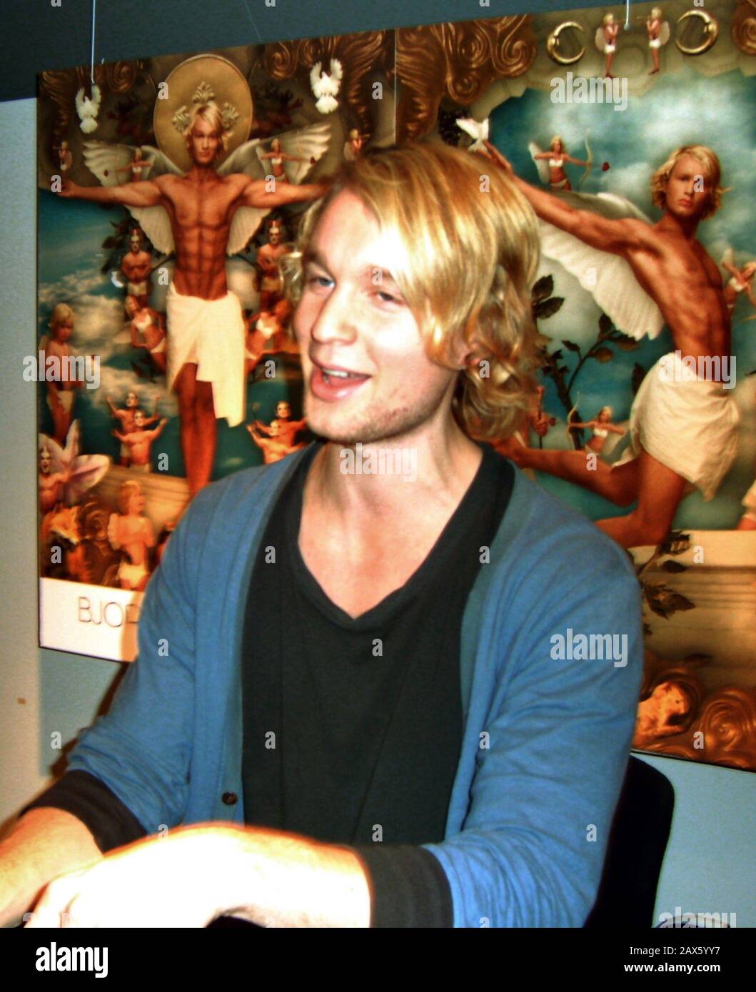 Englisch Bjorn Gustafsson Schwedische Komiker An Ahlens Stockholm Schweden Svenska Bjorn Gustafsson Svensk Komiker Pa Ahlens Stockholm Sverige Vom 3 Dezember 2008 Datei Bjornahlens03 Jpg Egon Adler Stockfotografie Alamy
