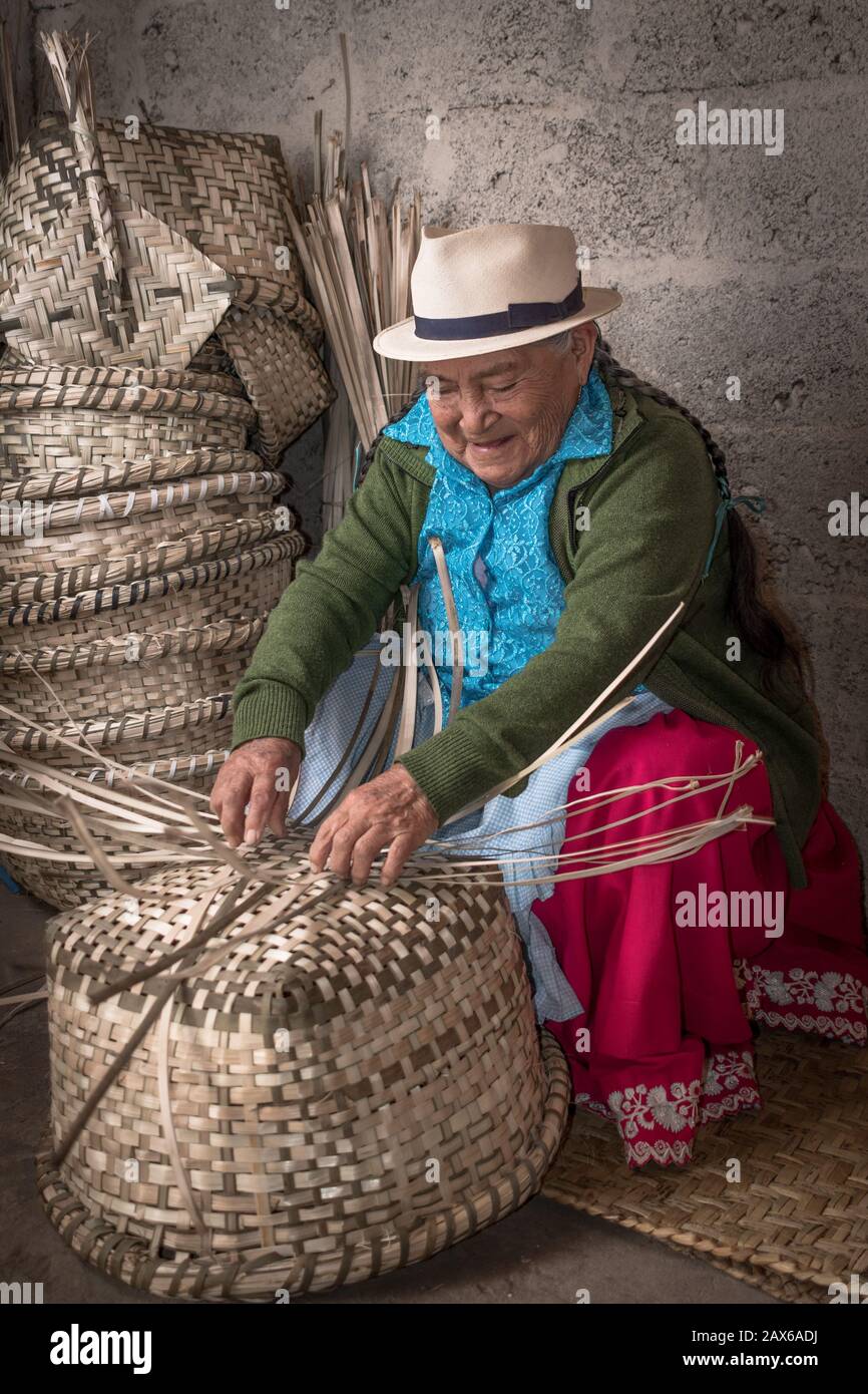Ecuadorianische Handwerkerin Stockfoto